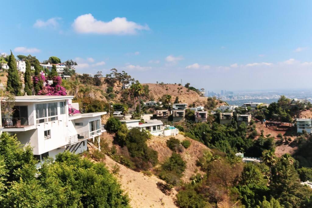 Hollywood Hills Modern Sanctuary-Jaw Dropping View Villa - Los Angeles — Photos 1